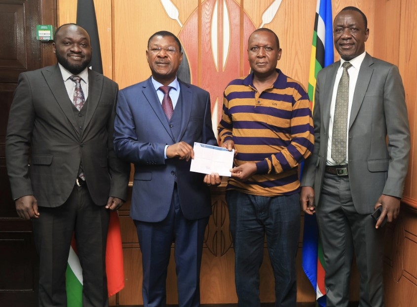 Wetangúla donates Sh2 million to Nzoia FC