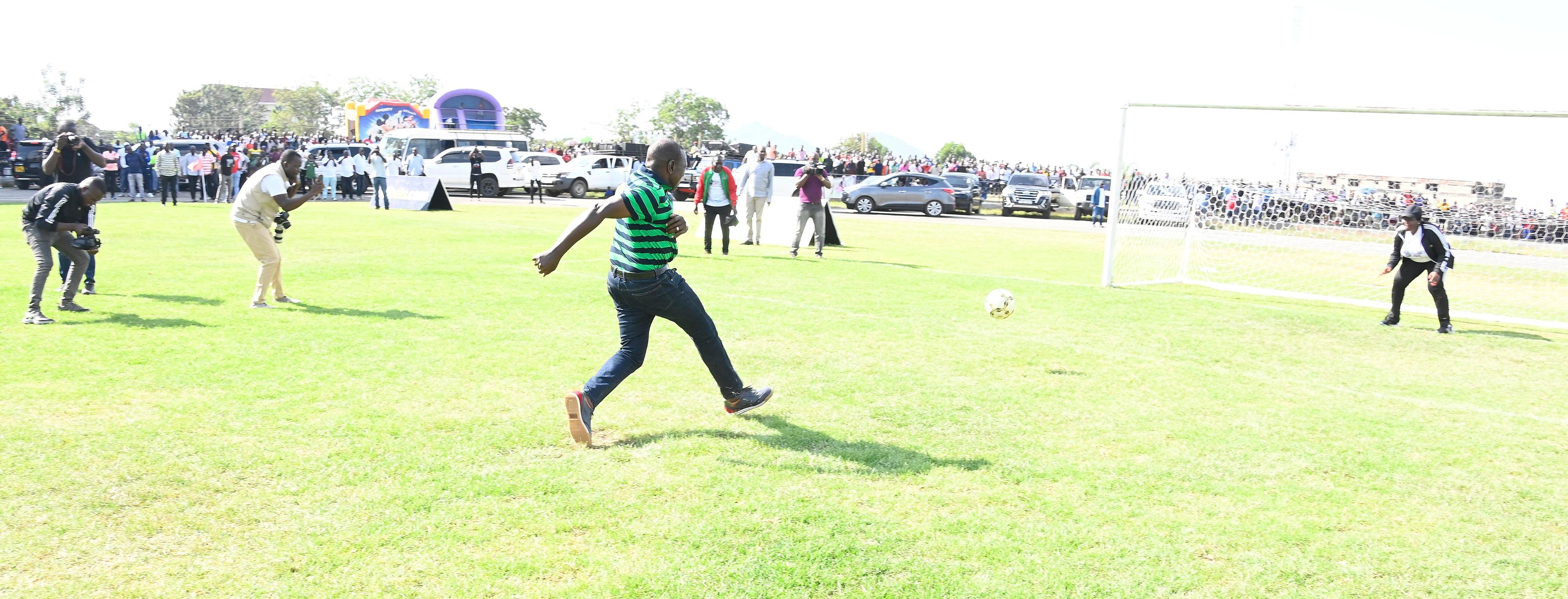 Ruto attends Genowa Governor's Cup Tournament at Raila Odinga Stadium