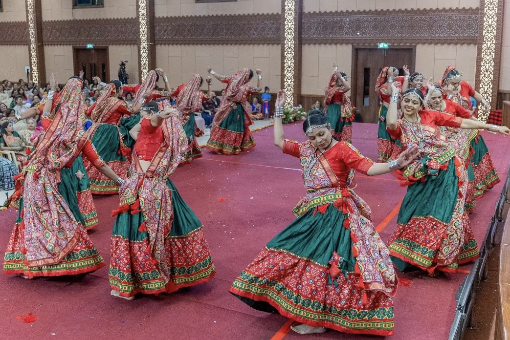 Splendor as Hindu women gather to celebrate BAPS temple's 25th anniversary