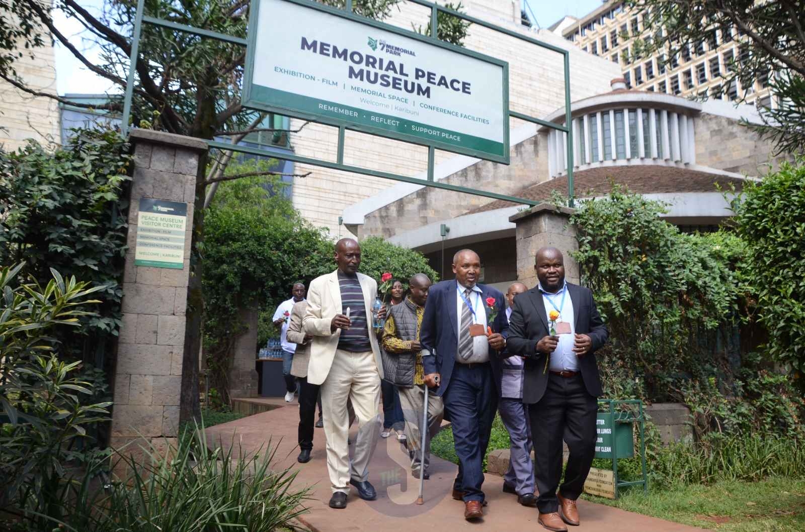 [PHOTOS] Memorial service to honour victims of 1998 US Embassy bombing