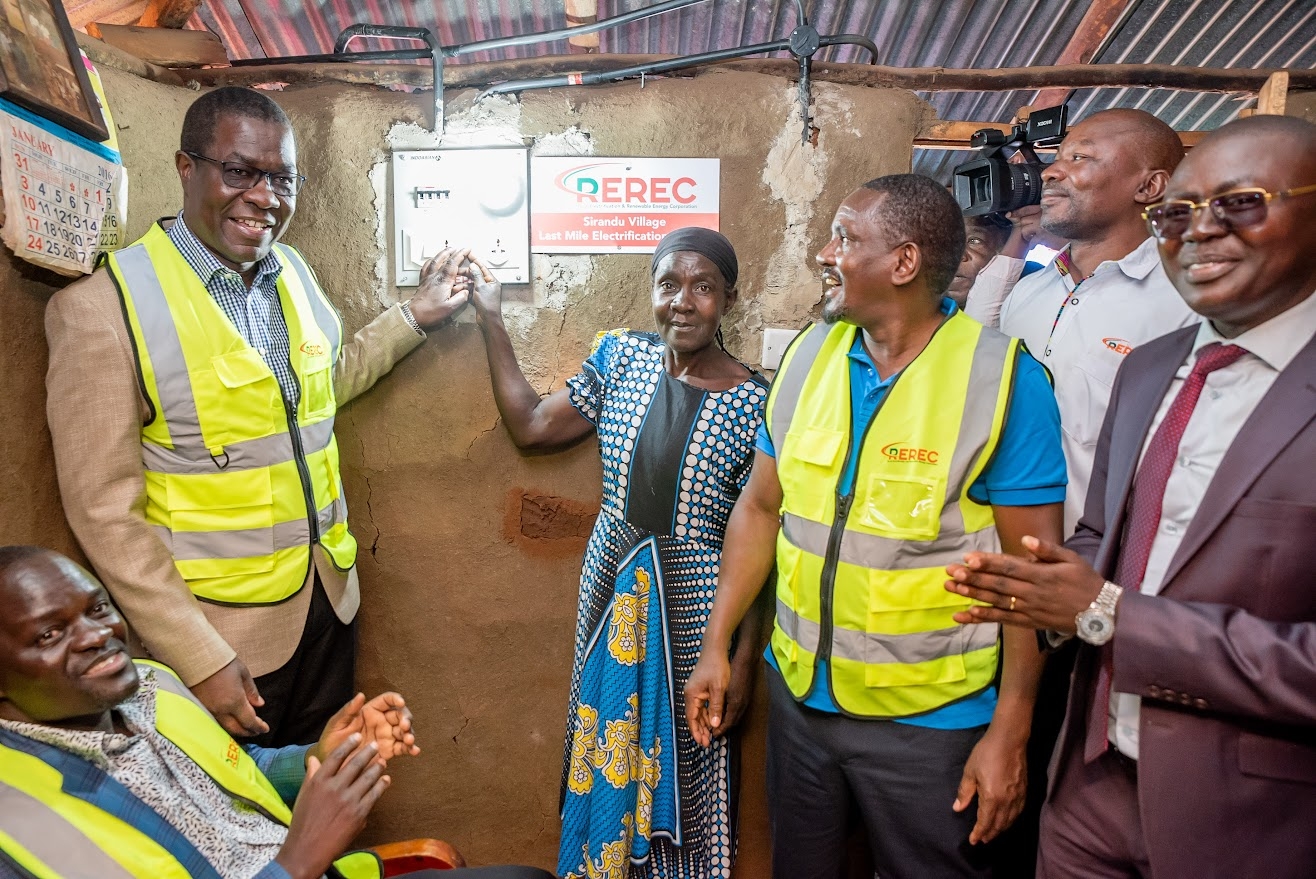 [PHOTOS] Households benefit as CS Wandayi commissions Siaya power projects