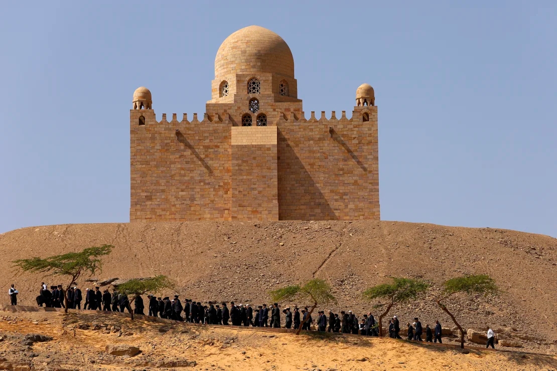 Why Aga Khan IV was buried in Egypt, its significance
