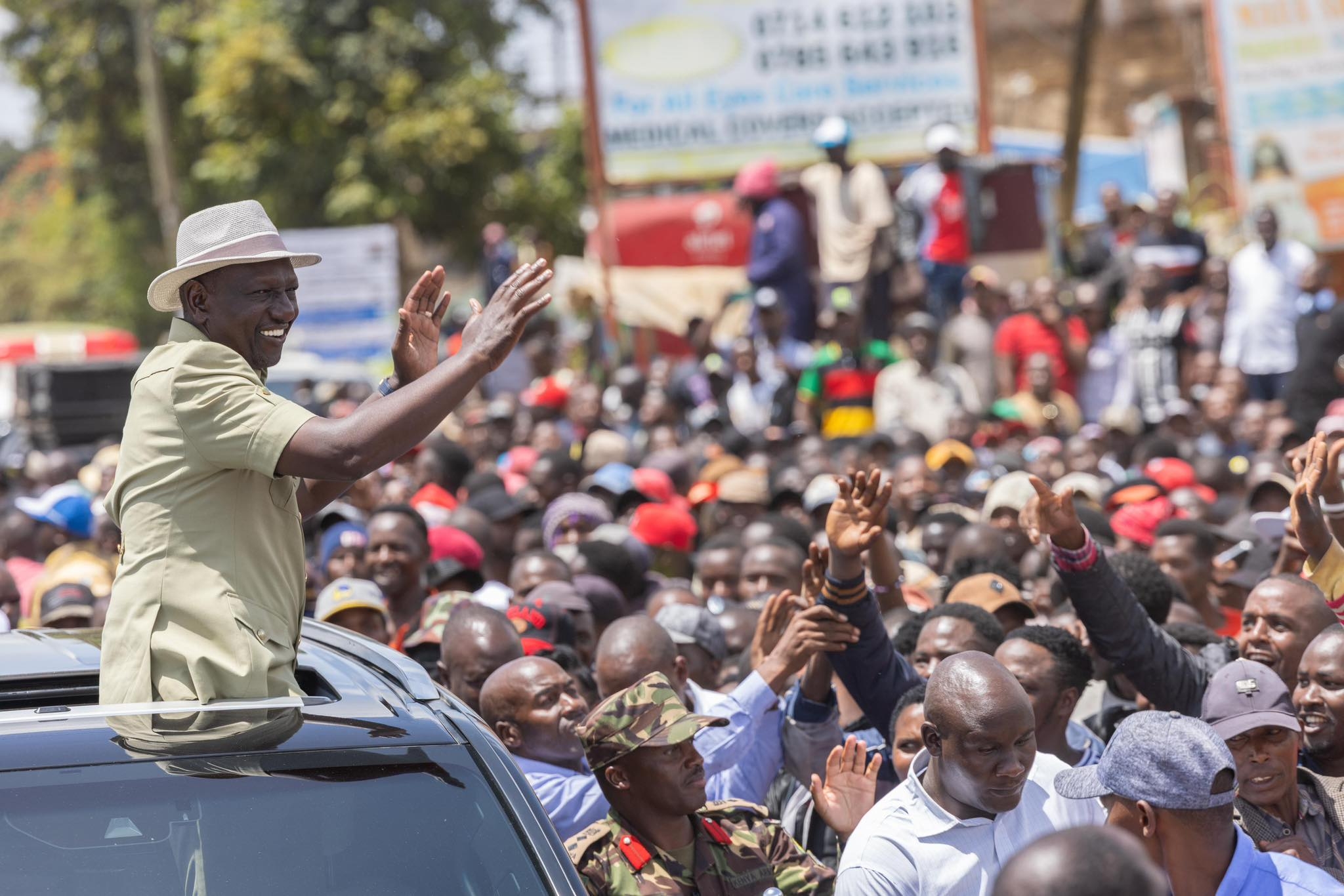 Ruto issues 10,800 title deeds to Meru residents