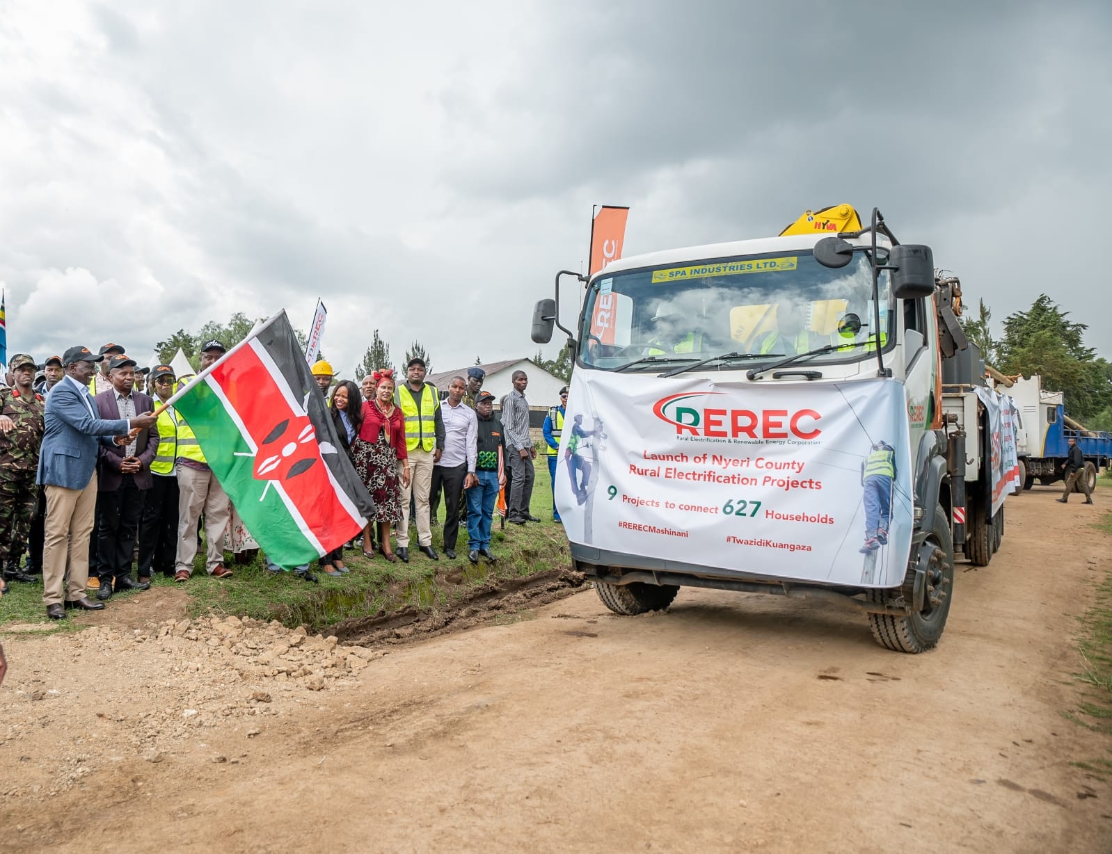 [PHOTOS] Ruto flags off material to connect power to 627 Nyeri households