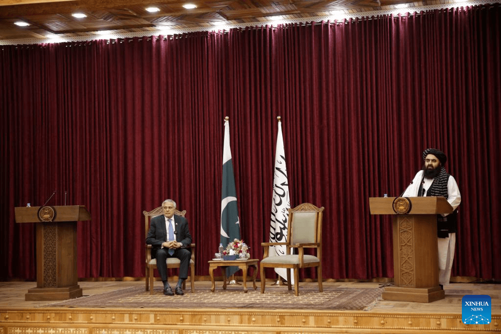 Afghan FM meets Pakistani counterpart to discuss bilateral ties
