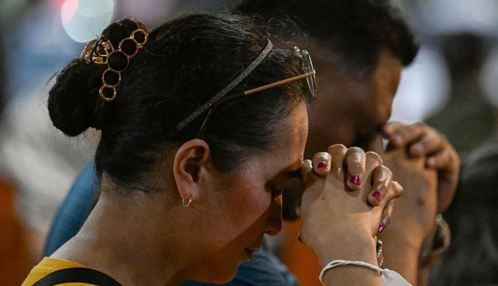 World's Catholics mourn Pope's Easter death
