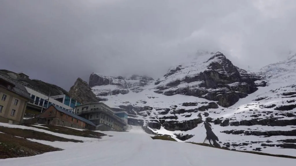 Two dead in Swiss mountain avalanche