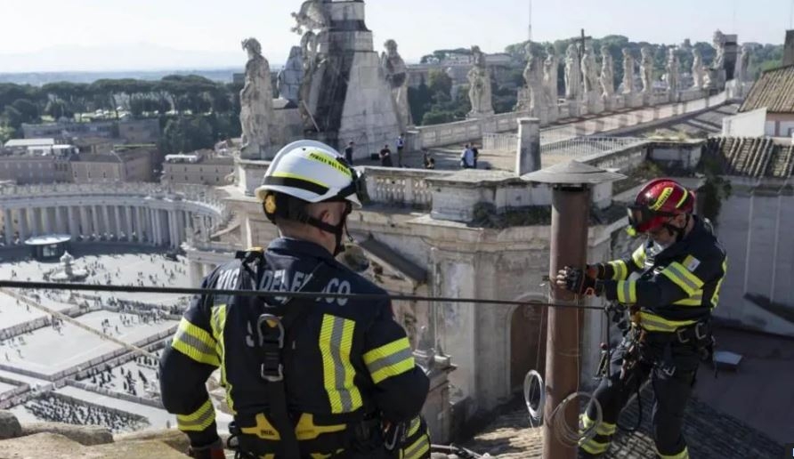 How the Vatican makes its smoke signal
