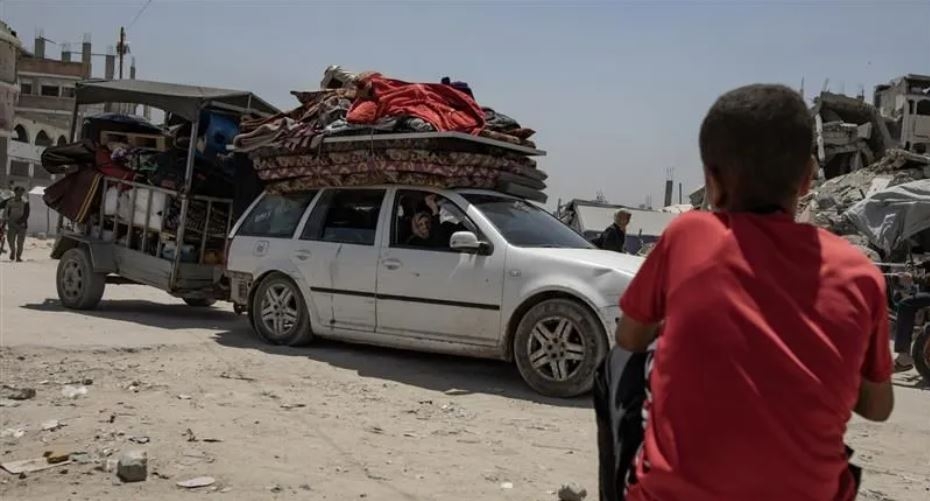 Israeli forces besiege Gaza hospital as Hamas offers truce terms