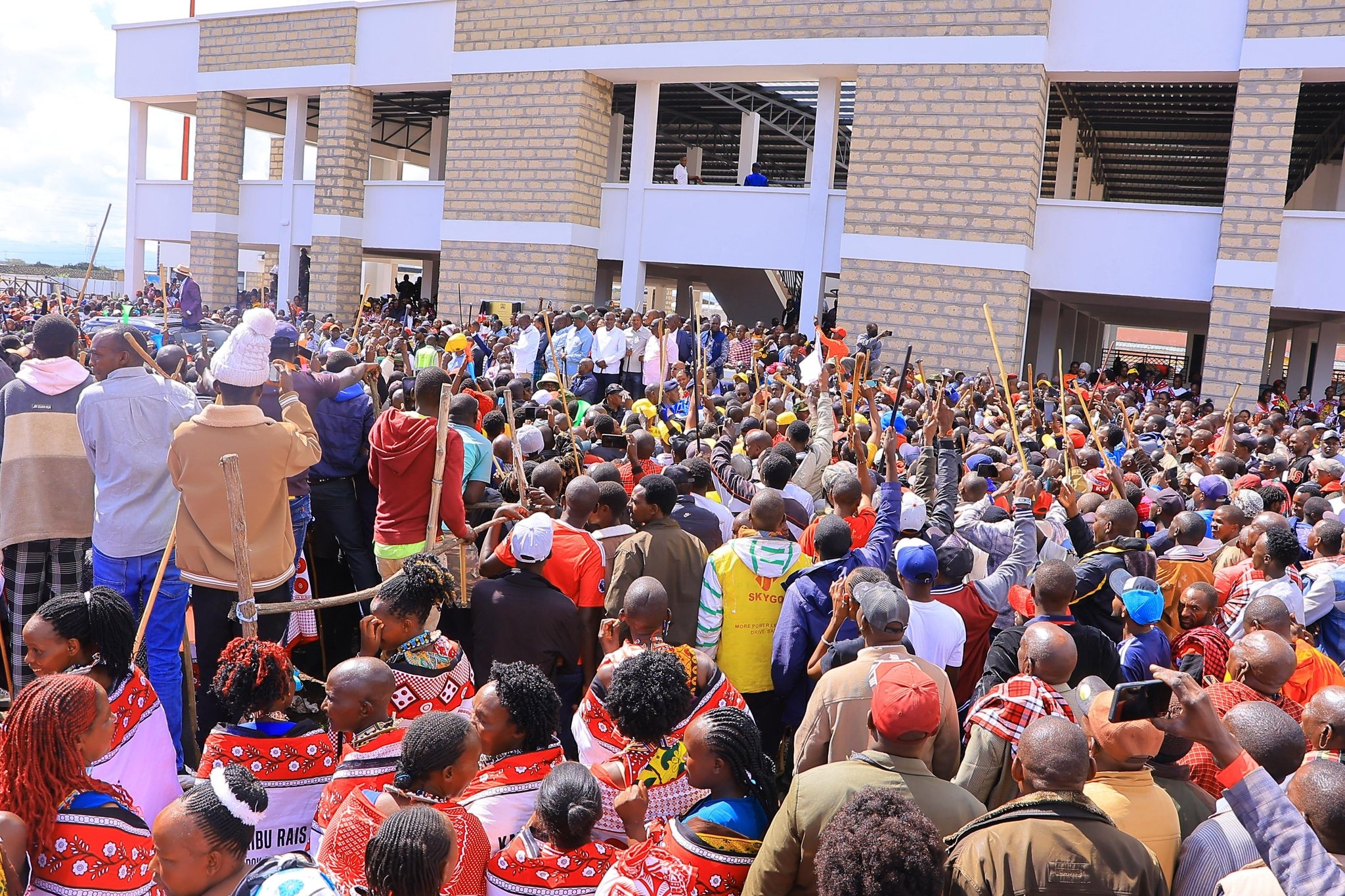 Ruto hands 6,000-acre Kedong Ranch to Narok residents