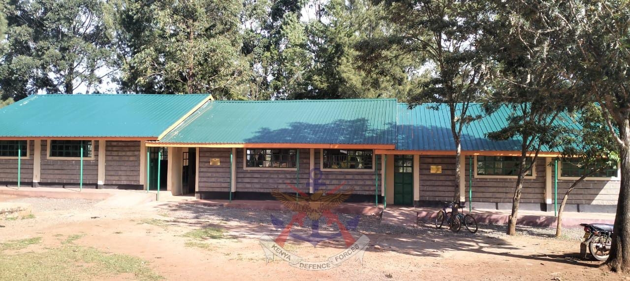 KDF hands over 2 classrooms to Moi Barracks