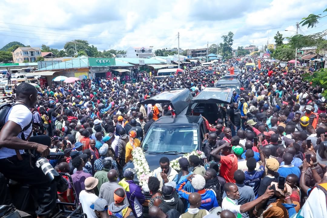 Thousands turn up to receive Were's body