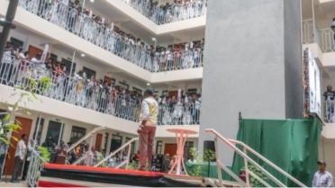 Kumi bila break! Mukuru residents chant at Ruto event