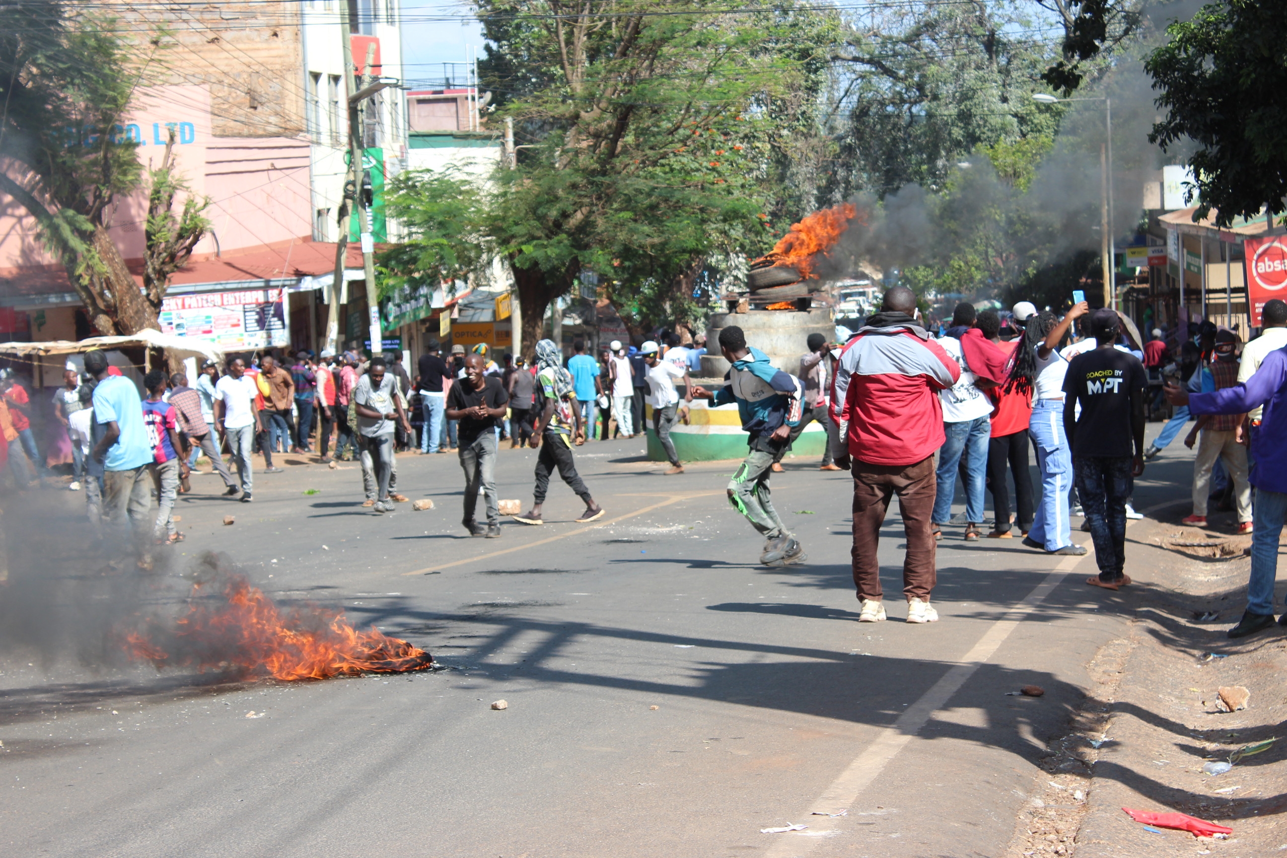 Murang'a chaos: Youths light bonfires, clash with police after hours of calm