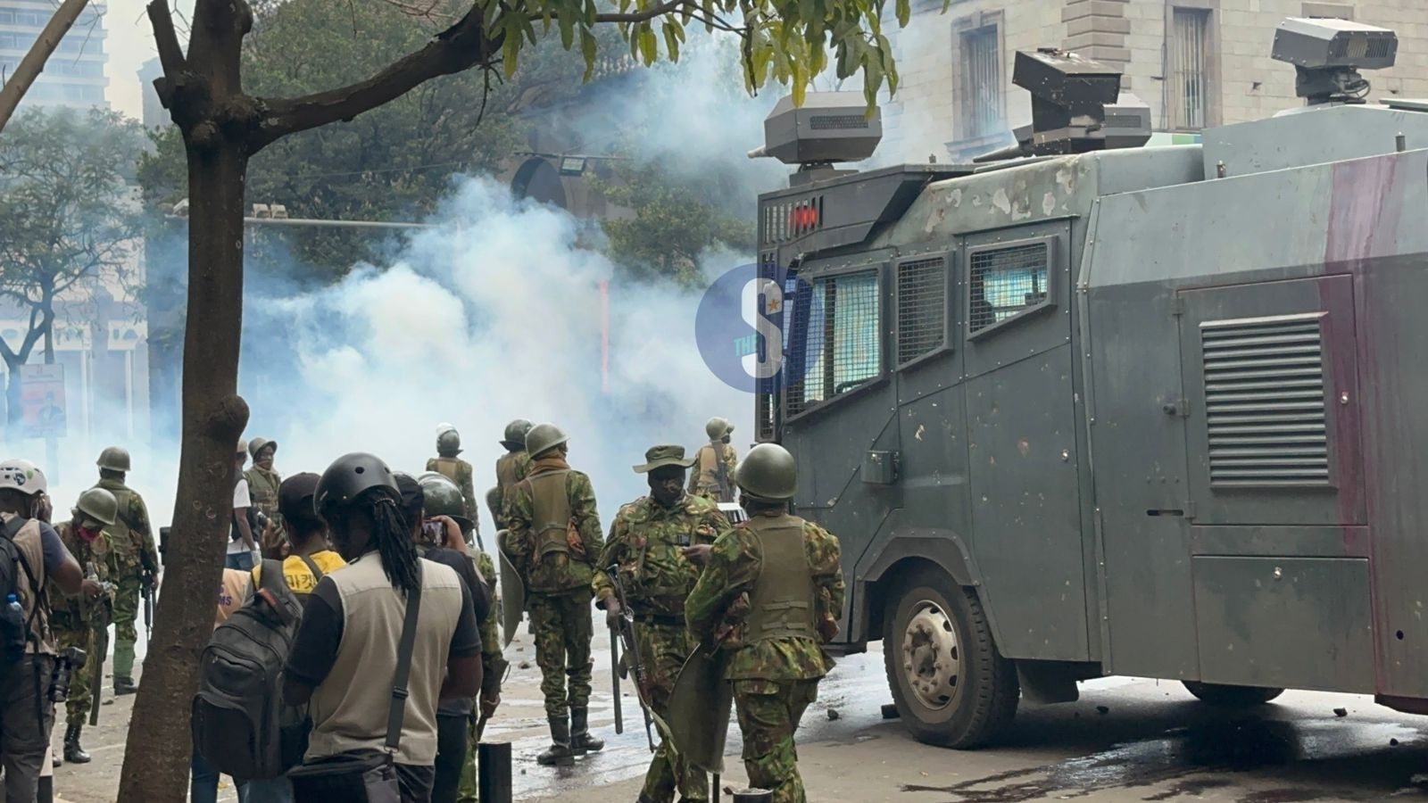 [PHOTOS] White smoke engulfs Nairobi CBD as police, protestors clash