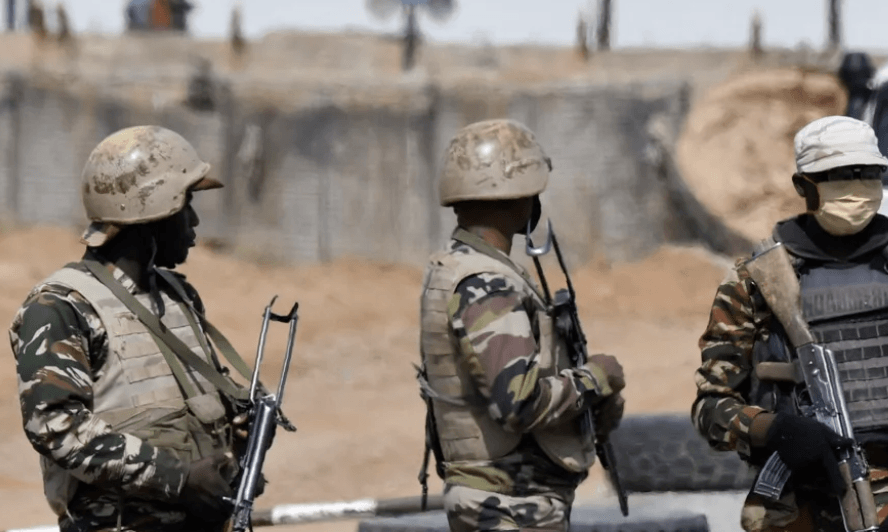 Jihadists on 200 motorbikes storm Niger army base
