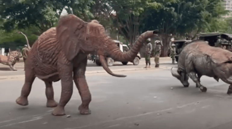 Puzzle as protesters drag Uhuru Park sculptures to Kenyatta Avenue