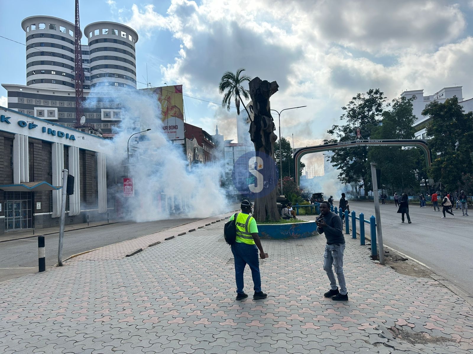 [PHOTOS] Teargas as protests gain momentum in Nairobi CBD