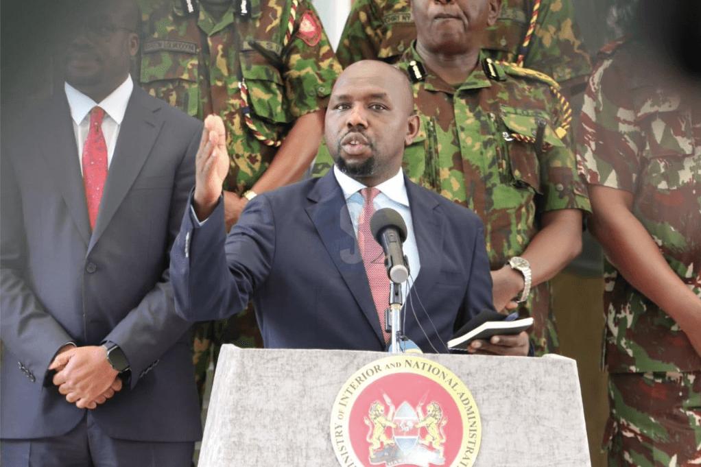 Murkomen hits out at media for inciting protesters