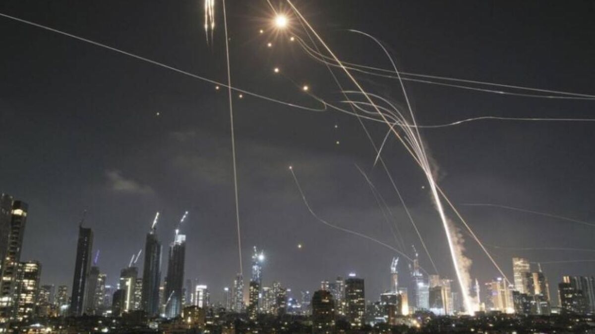 Iran launches missiles at US bases in Qatar
