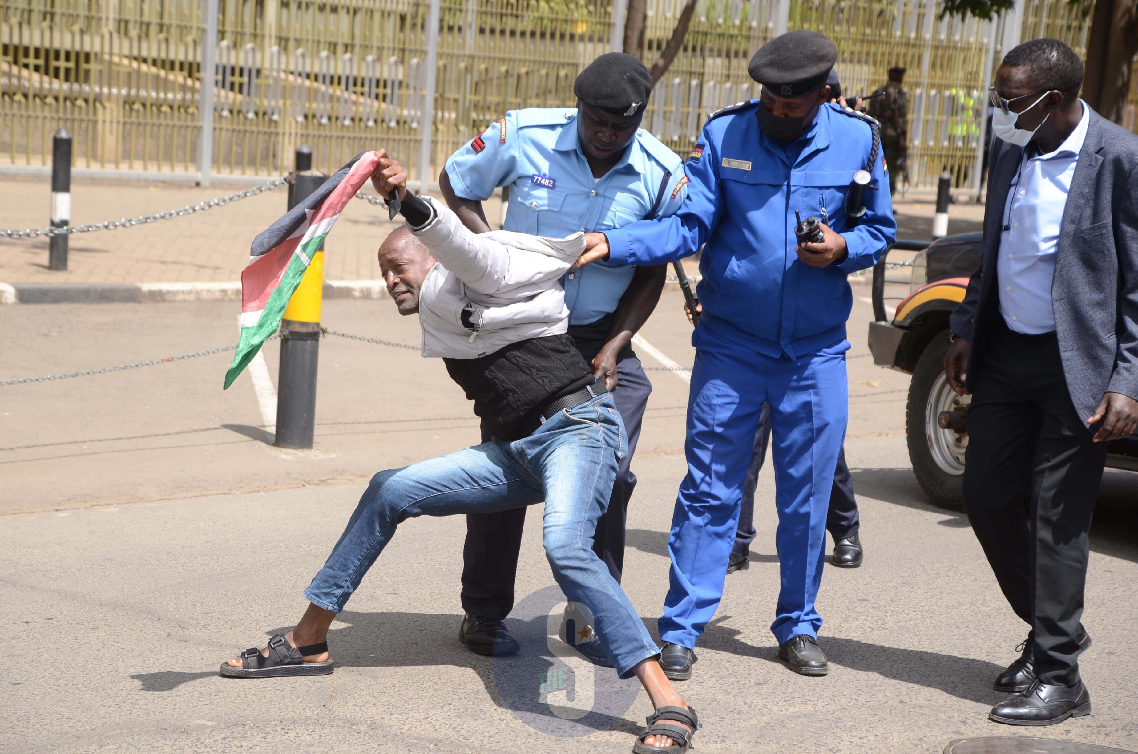 [PHOTOS] Police, protesters clash ahead of Budget reading