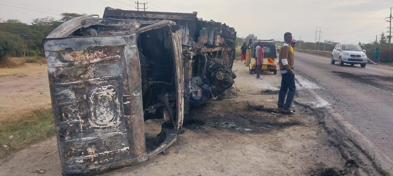 Lorry torched after mother, child killed in accident