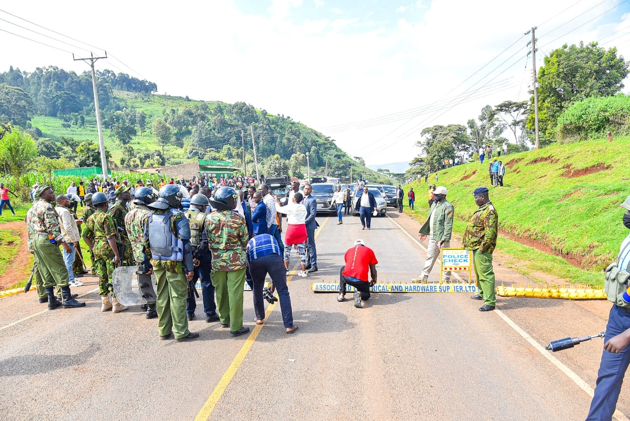 Police erect roadblocks, attempt to block DCP rally