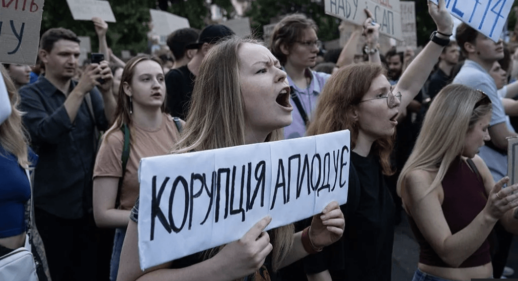 Protests in Ukraine as Zelensky signs bill targeting anti-corruption bodies