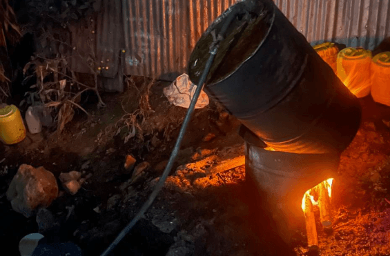 Police destroy over 100 litres of illicit brew in Kayole crackdown