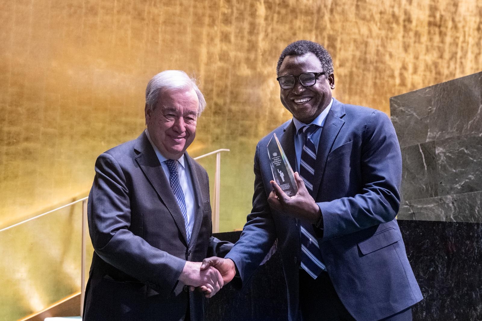 Kenya’s Odede receives 2025 Nelson Mandela Prize