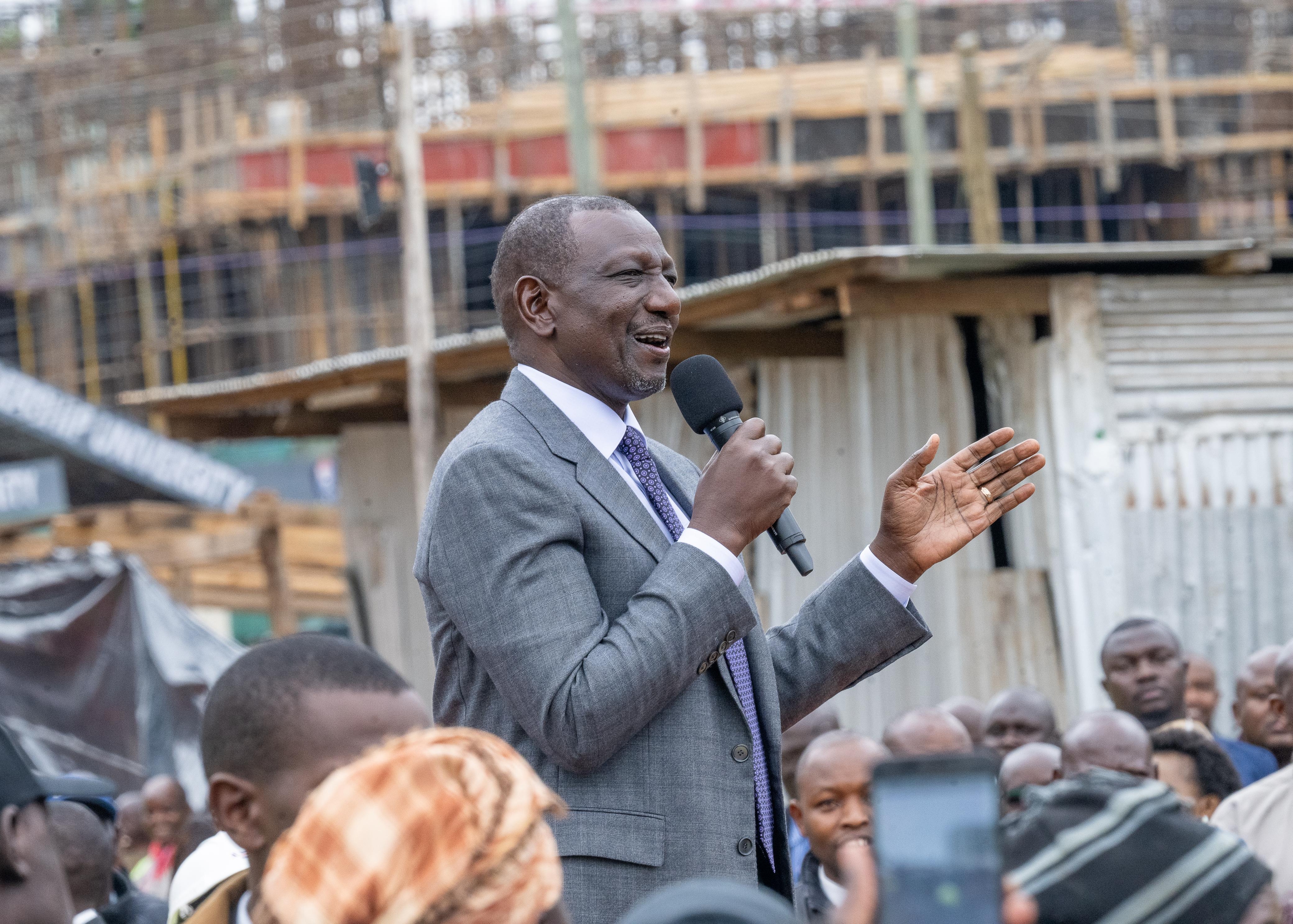Mtanikoma! Ruto breathes fire over attack on police