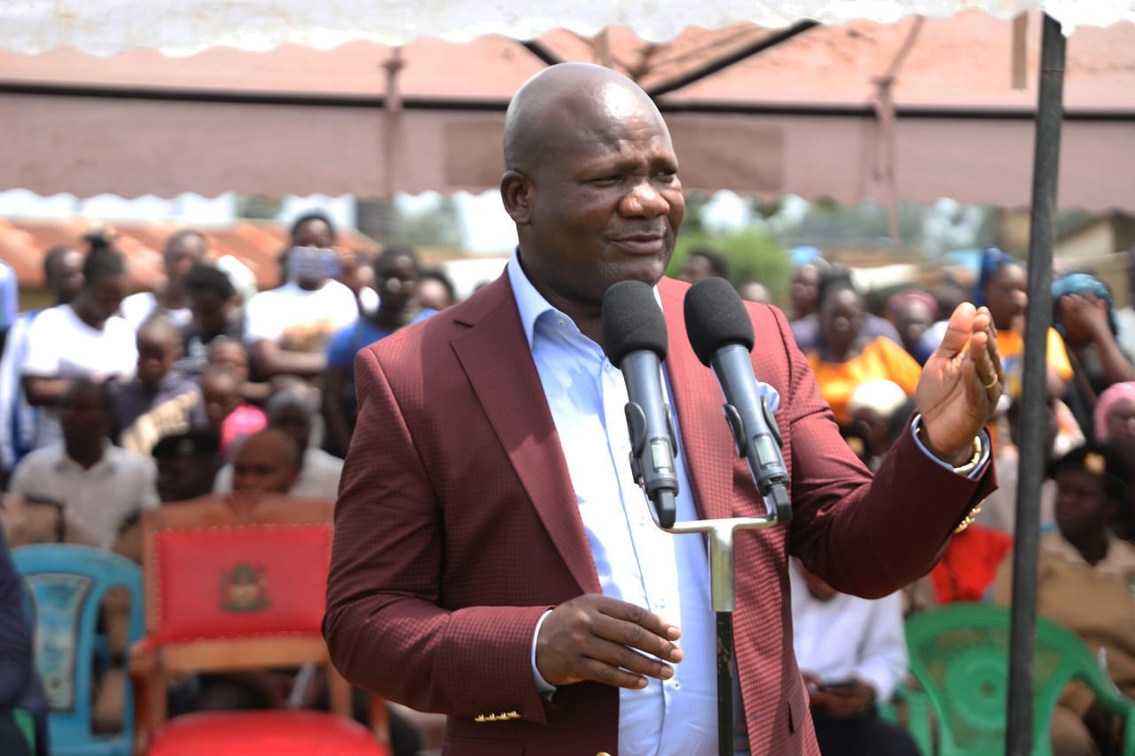 Governor Barasa throws weight behind Ruto, slams tribal leaders