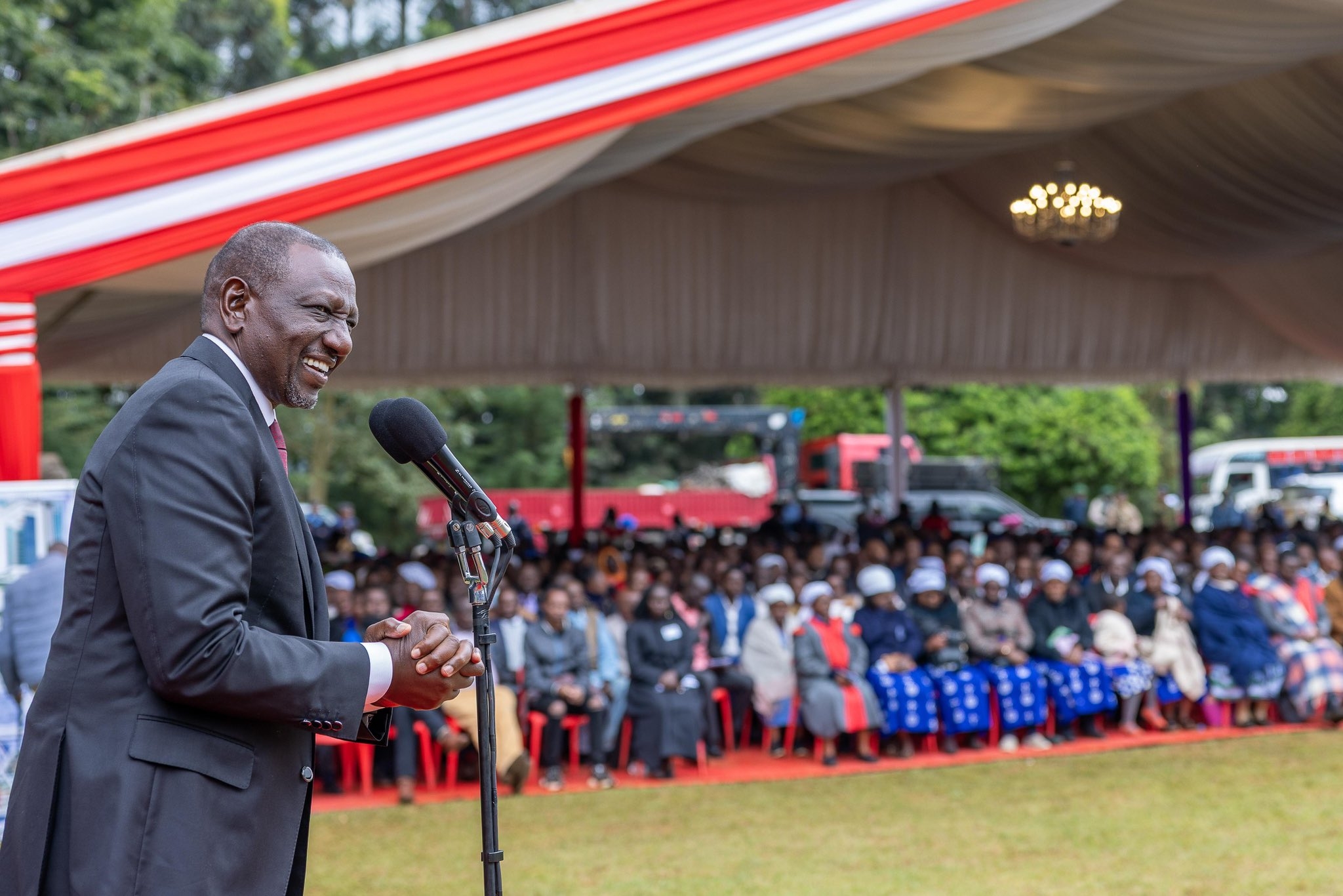 Wacheni porojo! Ruto on State House church