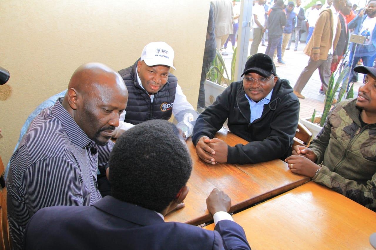 [PHOTOS] Leaders await Gachagua's arrival at JKIA