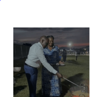 Ruto shows off cooking skills, fries fish in Homa Bay