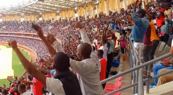 Fans thrilled as Stars score to take early lead