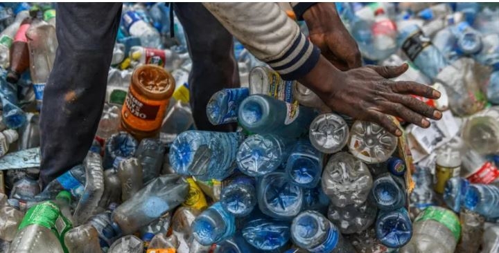 Can countries solve the plastic pollution problem?