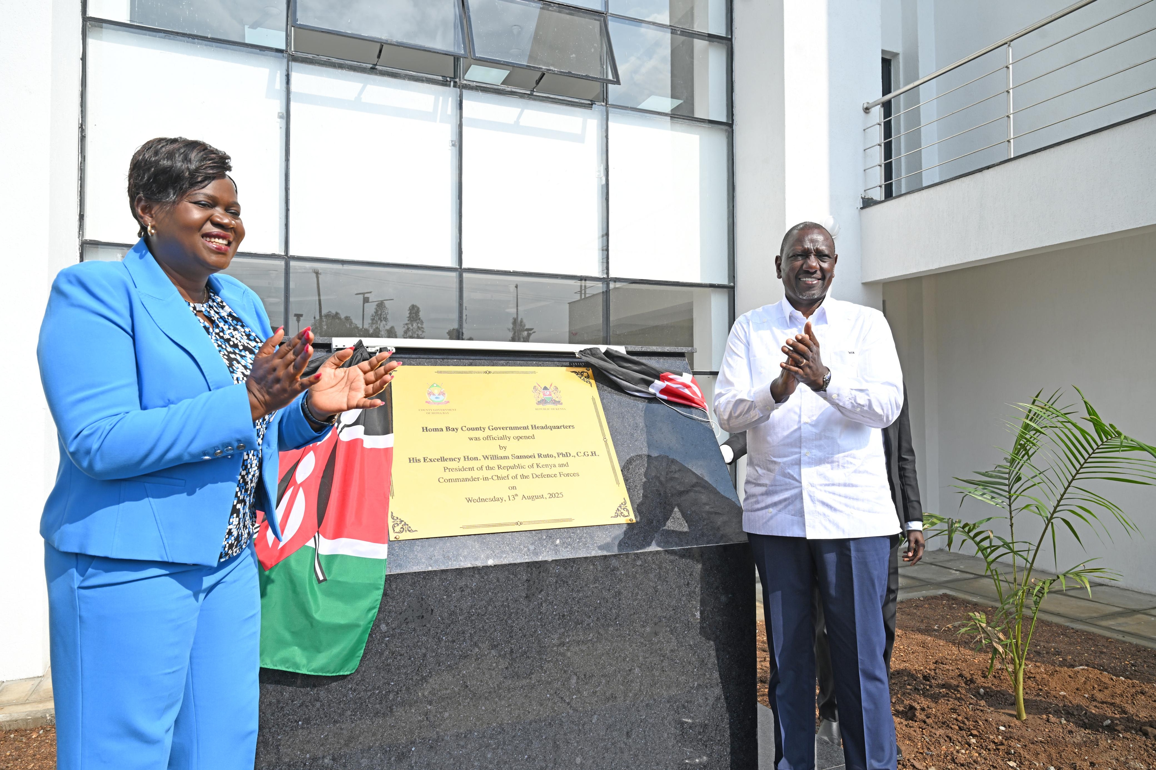 [PHOTOS] Ruto officially opens Homa Bay county headquarters