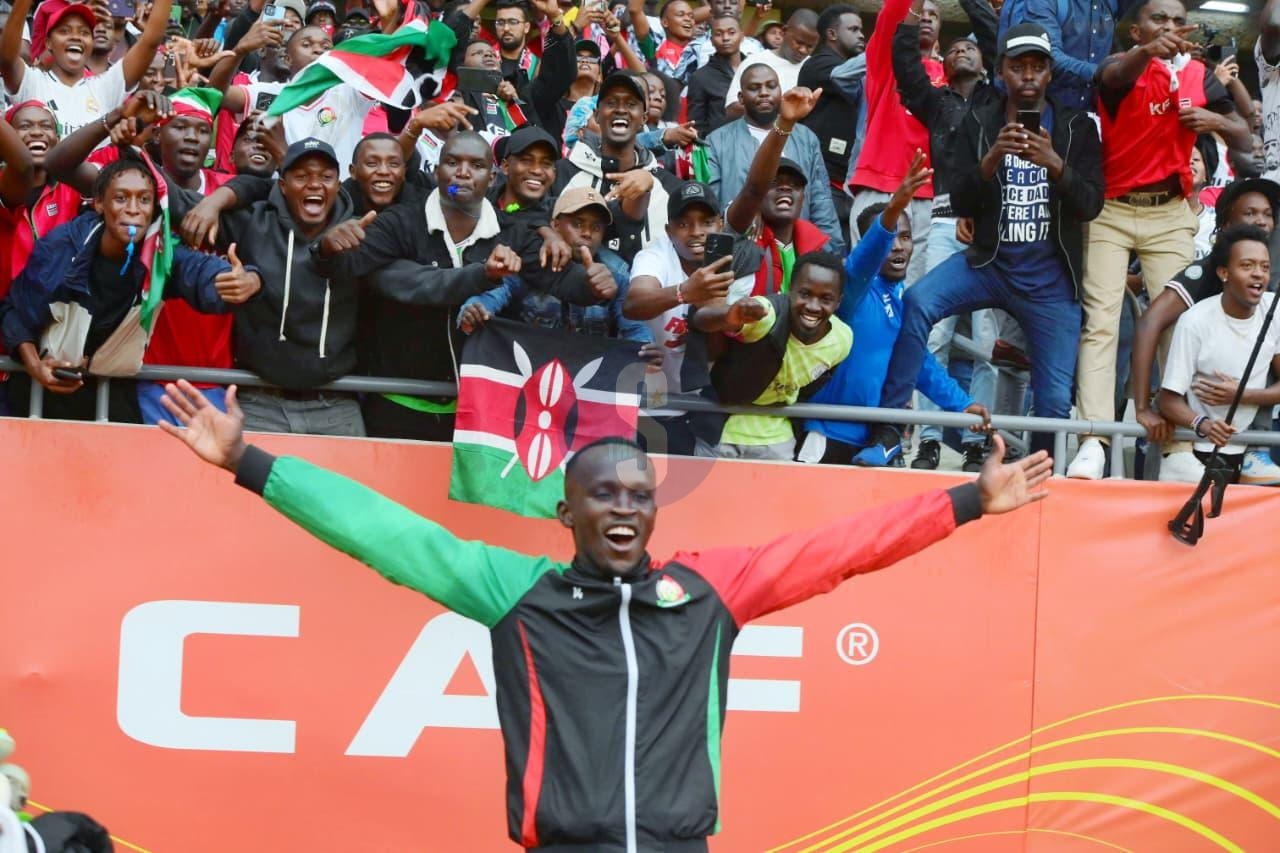 [PHOTOS] Stars celebrate with fans after beating Zambia