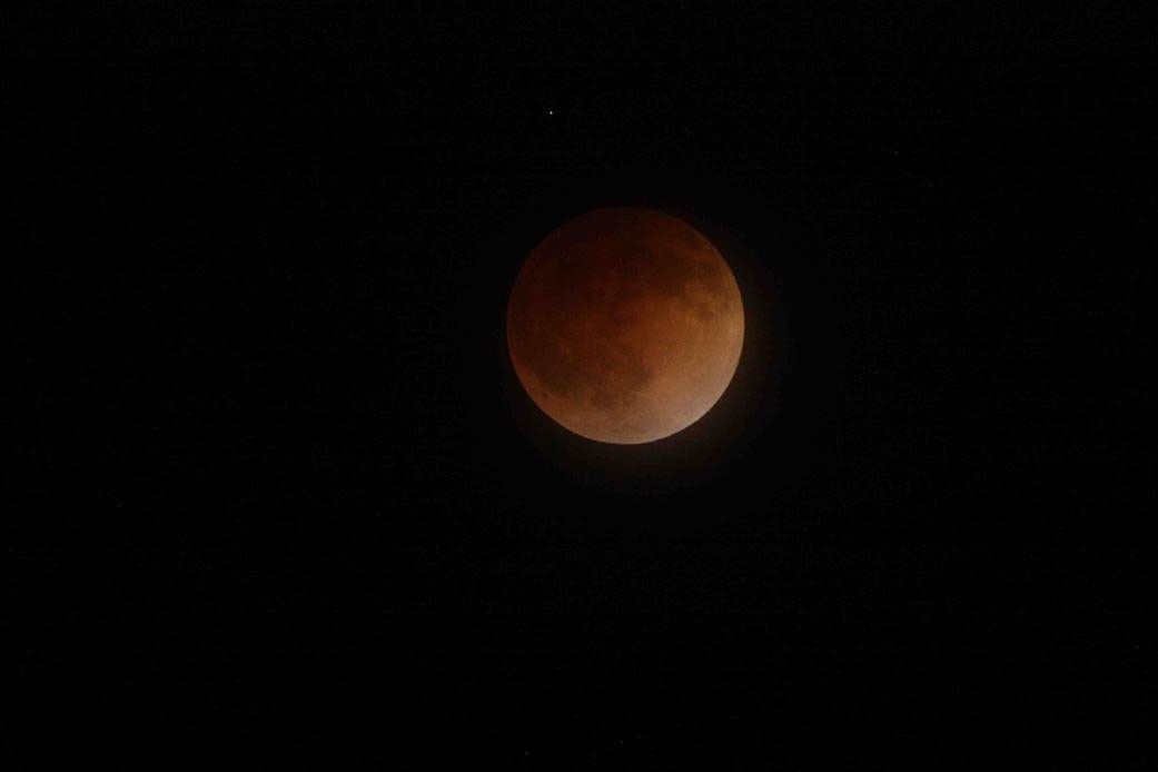 Stargazers to witness 82-minute Blood Moon on Sunday
