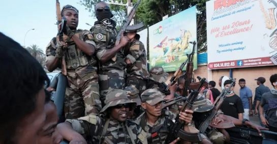 Madagascar's president's allies flee to Mauritius
