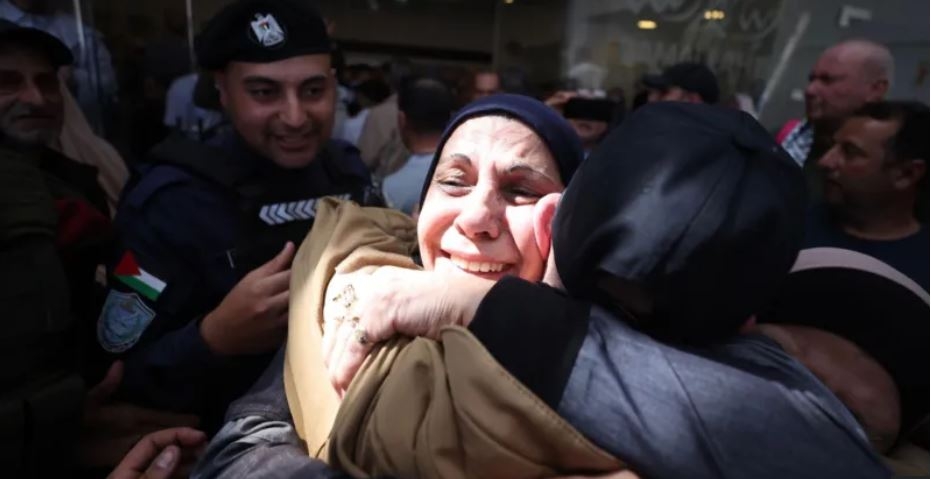 Palestinians celebrate return of detainees freed by Israel