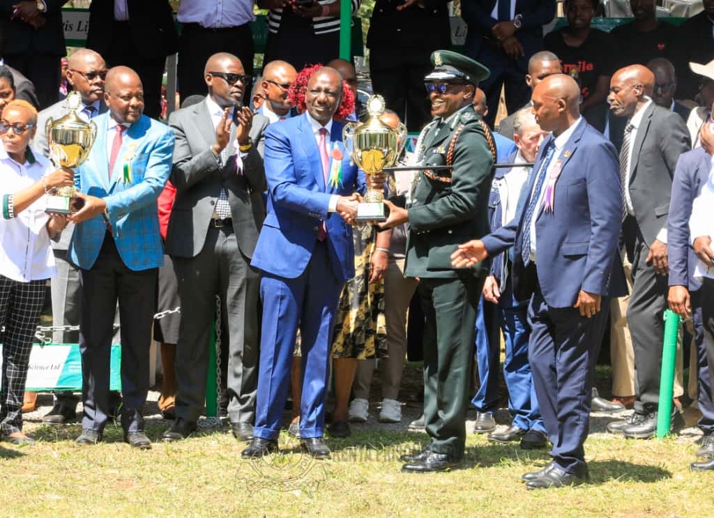 Ruto confers top award to Prisons Service