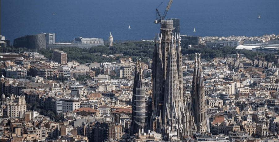Barcelona's Sagrada Família becomes world's tallest church