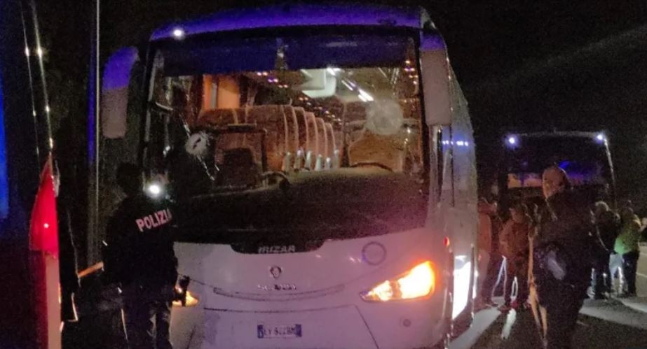 Driver dies after basketball fans' bus attacked with stones