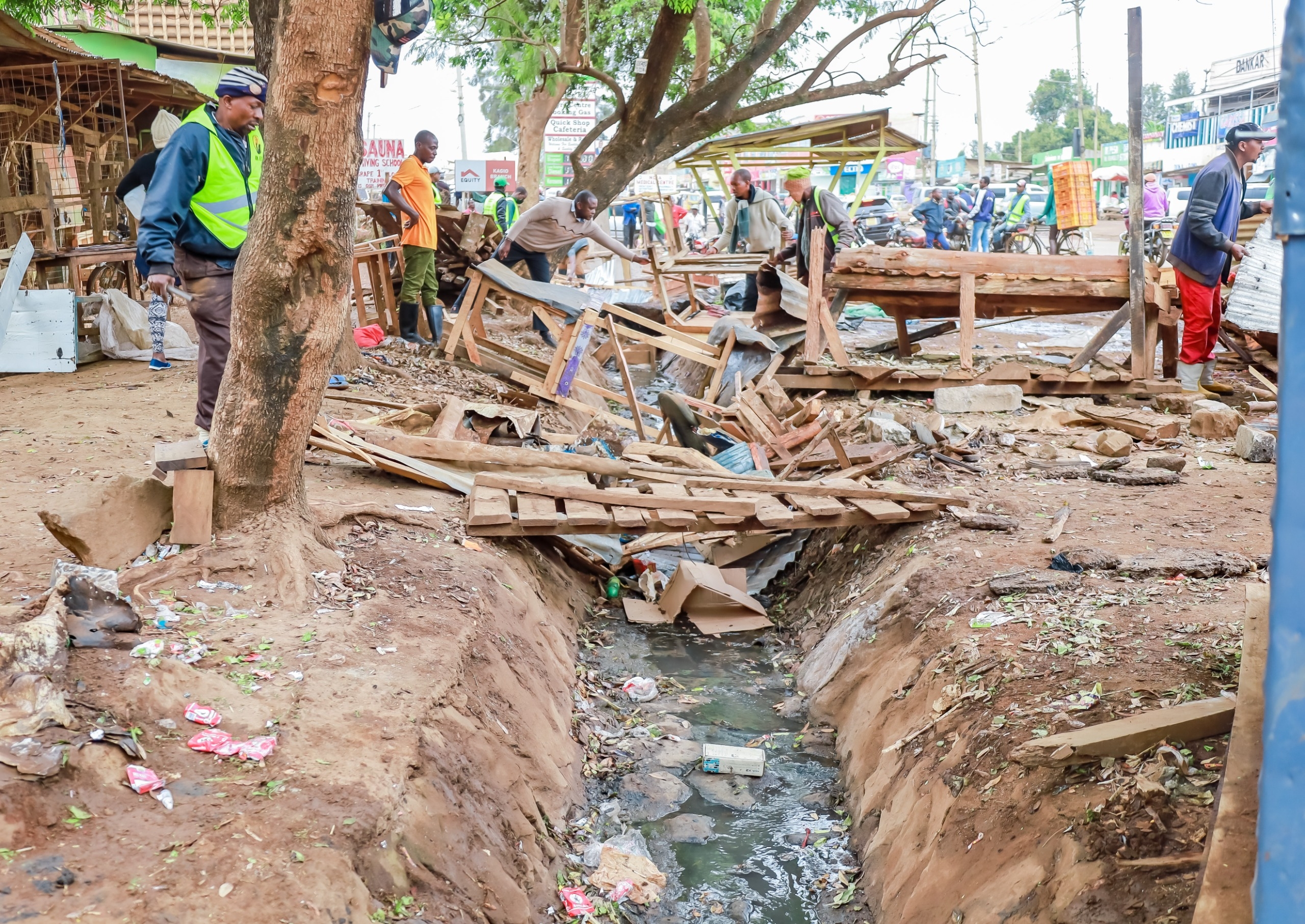 Kirinyaga demolishes structures blocking drainage system to mitigate flooding