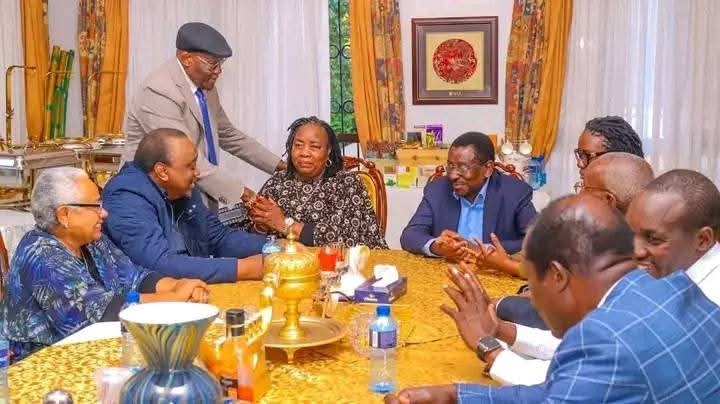 [PHOTOS] Uhuru and Margaret Kenyatta visit Ida Odinga