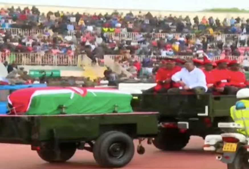 Wails as Raila’s body arrives at Nyayo Stadium