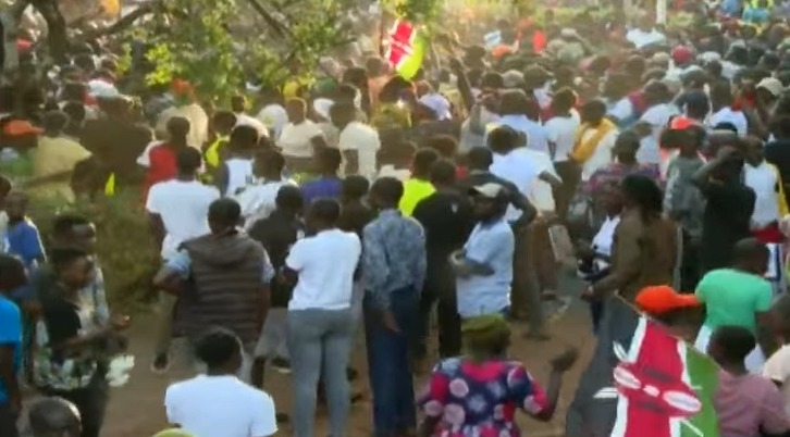 Mourners breach security to access Raila’s burial site