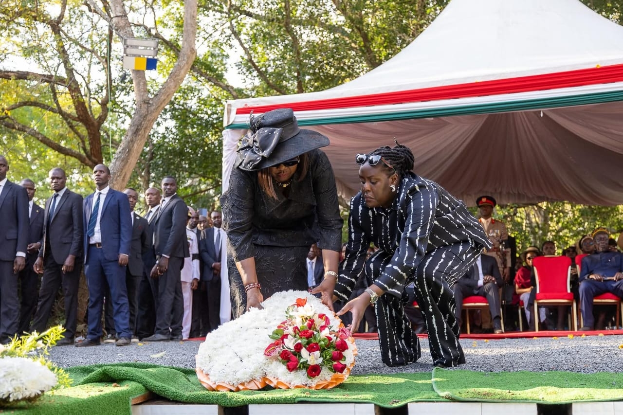 Ida observes Luo mourning rituals at Raila’s grave